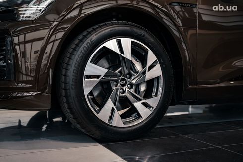 Audi Q8 e-tron 2023 коричневый - фото 7