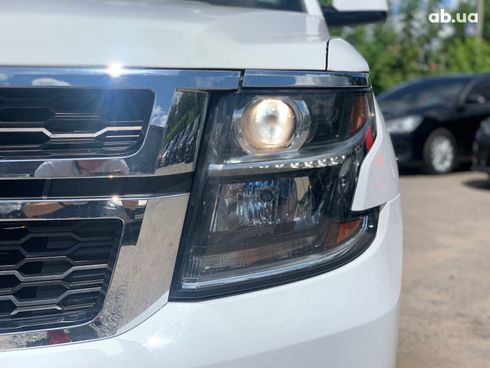 Chevrolet Suburban 2019 белый - фото 3