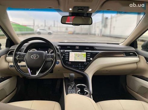 Toyota Camry 2020 - фото 12