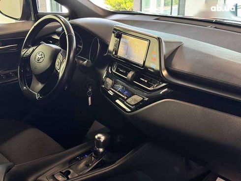 Toyota C-HR 2017 - фото 30