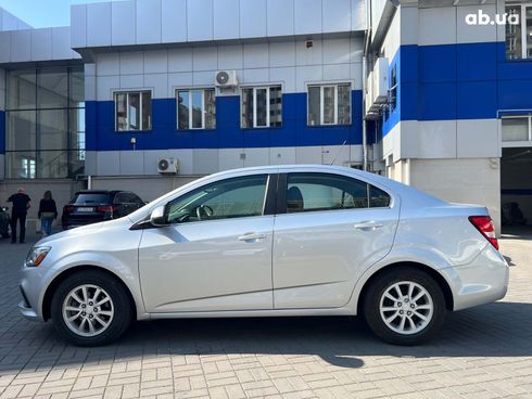 Chevrolet Sonic 2019 серый - фото 12