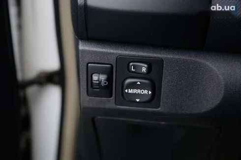 Toyota Yaris 2011 - фото 18