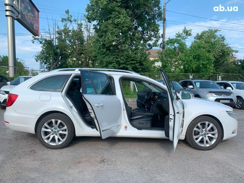 Skoda Superb 2011 белый - фото 15