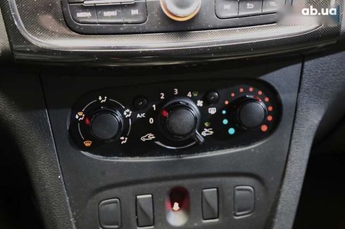 Renault Sandero 2019 - фото 19