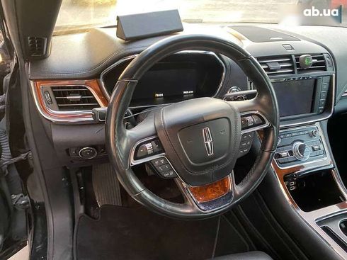 Lincoln Continental 2017 - фото 15