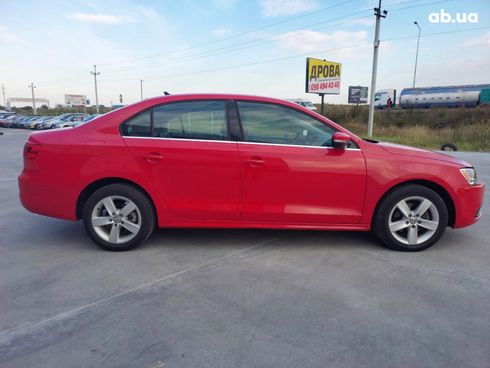 Volkswagen Jetta 2013 красный - фото 6