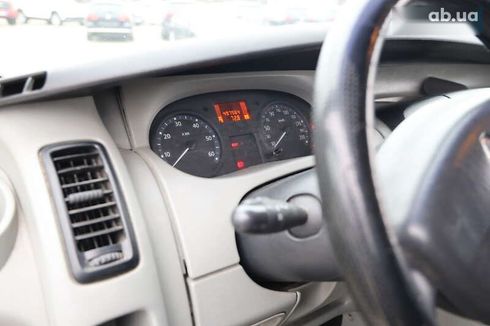 Renault Trafic 2009 - фото 15