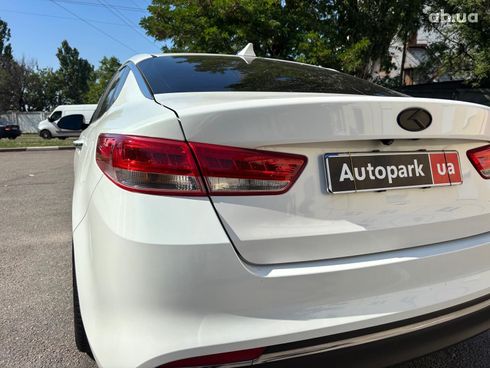 Kia Optima 2016 белый - фото 13