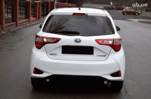 Toyota Yaris 2020 белый - фото 5