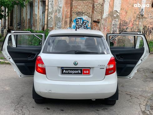 Skoda Fabia 2012 белый - фото 16