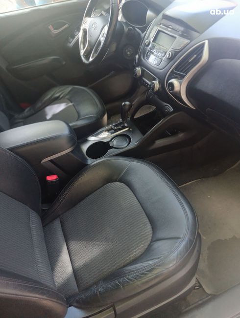 Hyundai ix35 2010 черный - фото 10