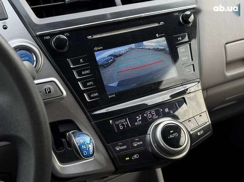 Toyota Prius V 2016 - фото 24
