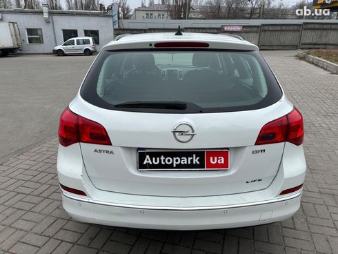 Opel Astra 2012 белый - фото 4