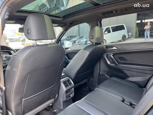 Volkswagen Tiguan 2018 синий - фото 26