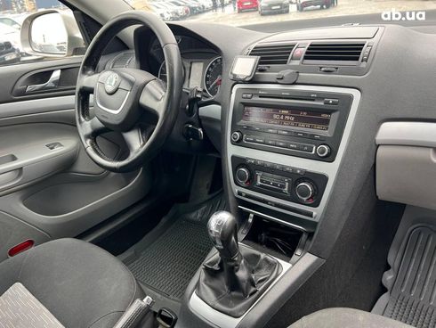 Skoda Octavia 2010 серый - фото 36