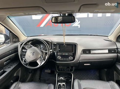 Mitsubishi Outlander 2016 - фото 12