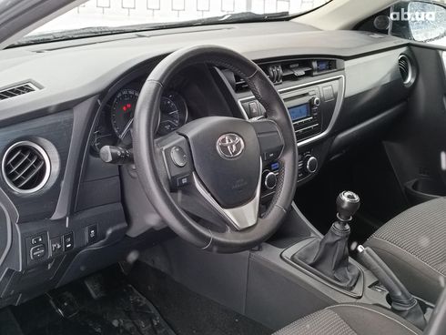 Toyota Auris 2015 серый - фото 14