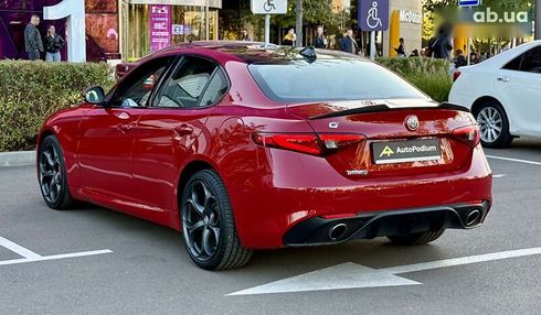 Alfa Romeo Giulia 2019 - фото 11