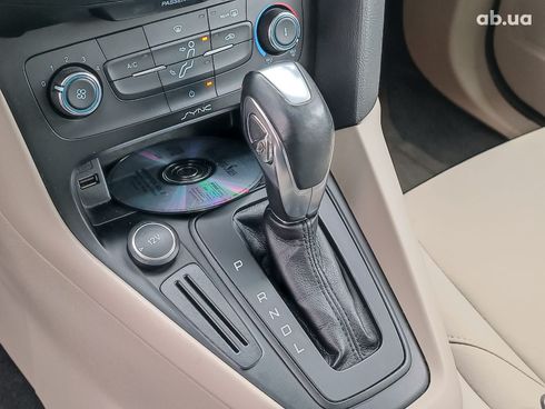 Ford Focus 2015 красный - фото 22