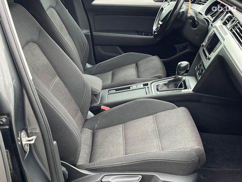 Volkswagen Passat 2015 серый - фото 16
