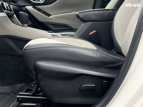 Subaru Forester 2018 белый - фото 17