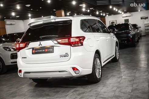 Mitsubishi Outlander 2019 - фото 18