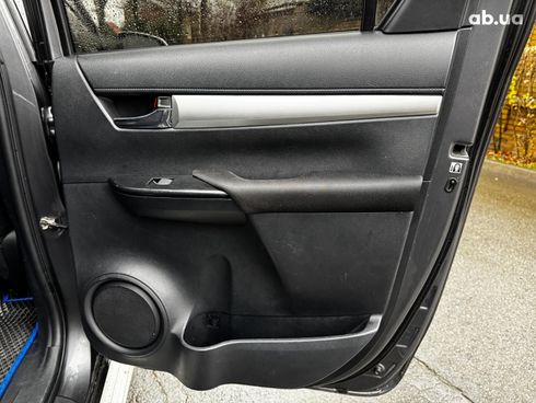 Toyota Hilux 2017 серый - фото 28