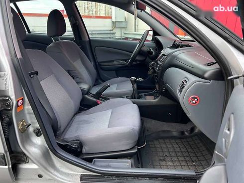 Nissan Almera 2004 - фото 12
