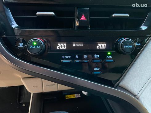 Toyota Camry 2022 белый - фото 34