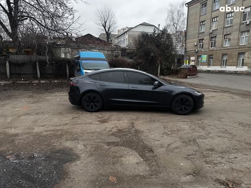 Tesla Model 3 2024 серый - фото 10