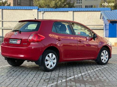 Toyota Auris 2009 красный - фото 5