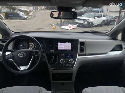 Toyota Sienna 2018 - фото 10