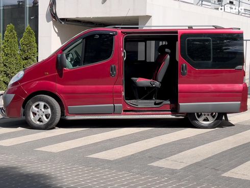 Opel Vivaro 2009 красный - фото 14