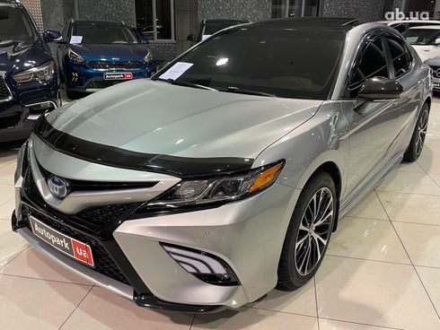 Toyota Camry 2018 серый - фото 10