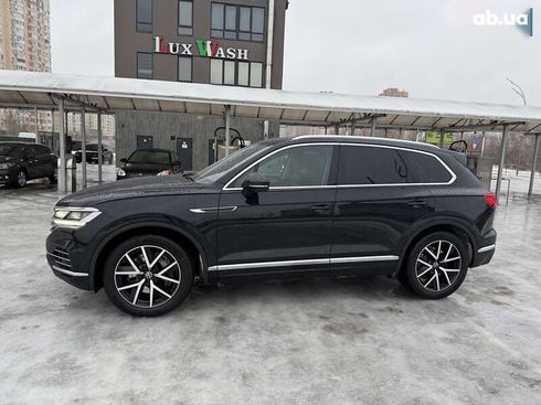 Volkswagen Touareg 2022 - фото 15