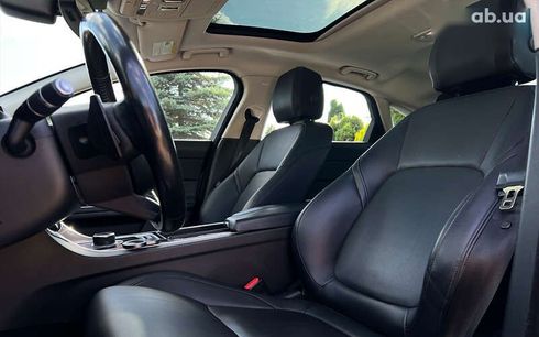 Jaguar XF 2017 - фото 21