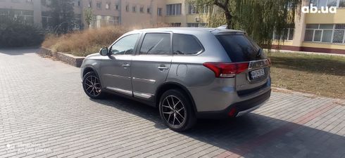 Mitsubishi Outlander 2016 серебристый - фото 5