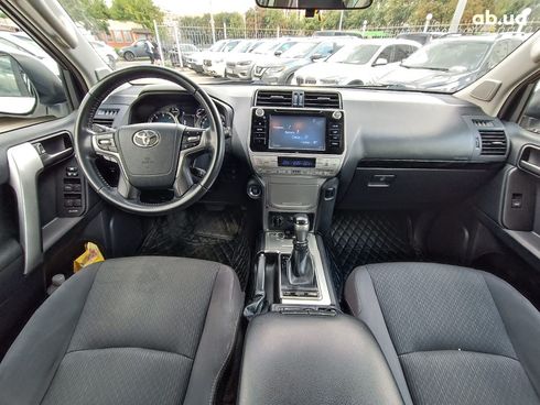 Toyota Land Cruiser Prado 2018 белый - фото 15