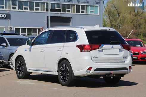 Mitsubishi Outlander 2017 - фото 5