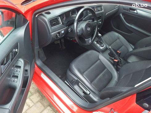 Volkswagen Jetta 2013 красный - фото 10