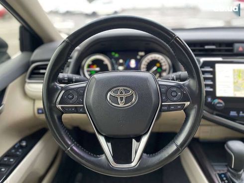 Toyota Camry 2020 - фото 13