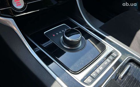 Jaguar XF 2017 - фото 20