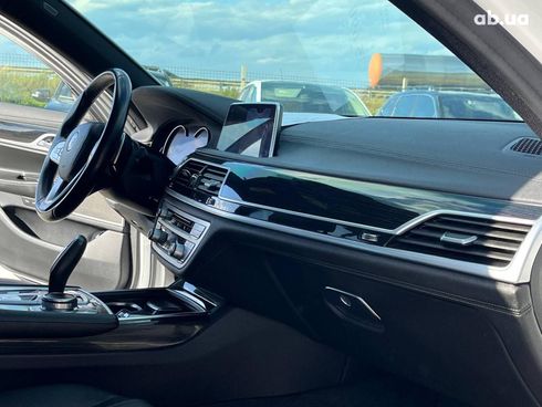 BMW 7 серия 2018 белый - фото 22