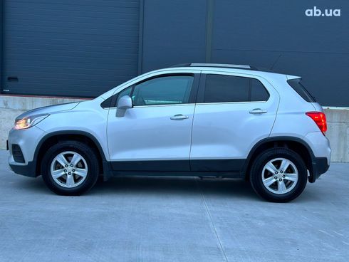 Chevrolet Trax 2016 серый - фото 5