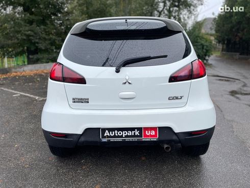 Mitsubishi Colt 2010 белый - фото 32
