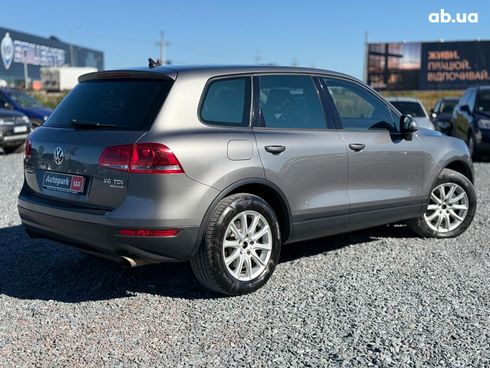 Volkswagen Touareg 2011 серый - фото 8