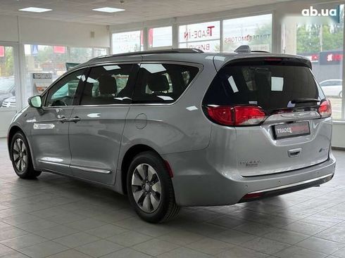 Chrysler Pacifica 2017 - фото 8
