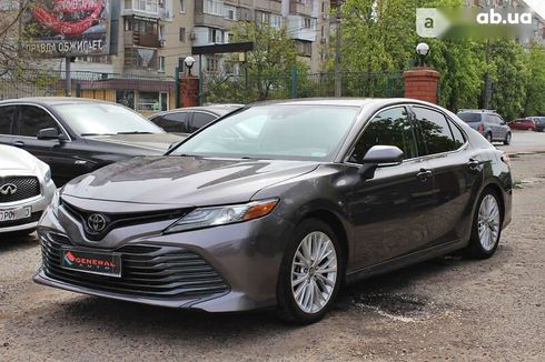 Toyota Camry 2018 - фото 2