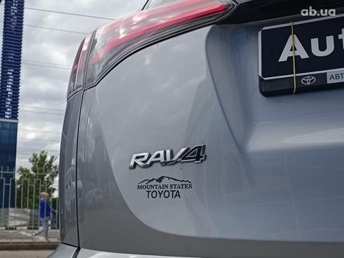 Toyota RAV4 2017 серый - фото 11