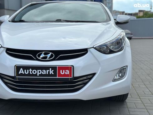 Hyundai Elantra 2013 белый - фото 12